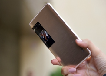 Digital Natives vs. Digital Immigrants: Understanding Generational Differences Online