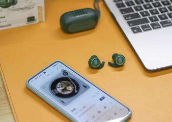 Designing for Immersive Experiences: Exploring Augmented Reality and Virtual Reality