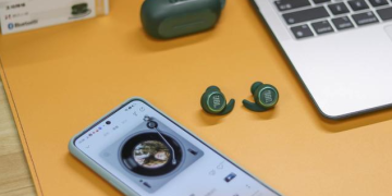 Designing for Immersive Experiences: Exploring Augmented Reality and Virtual Reality